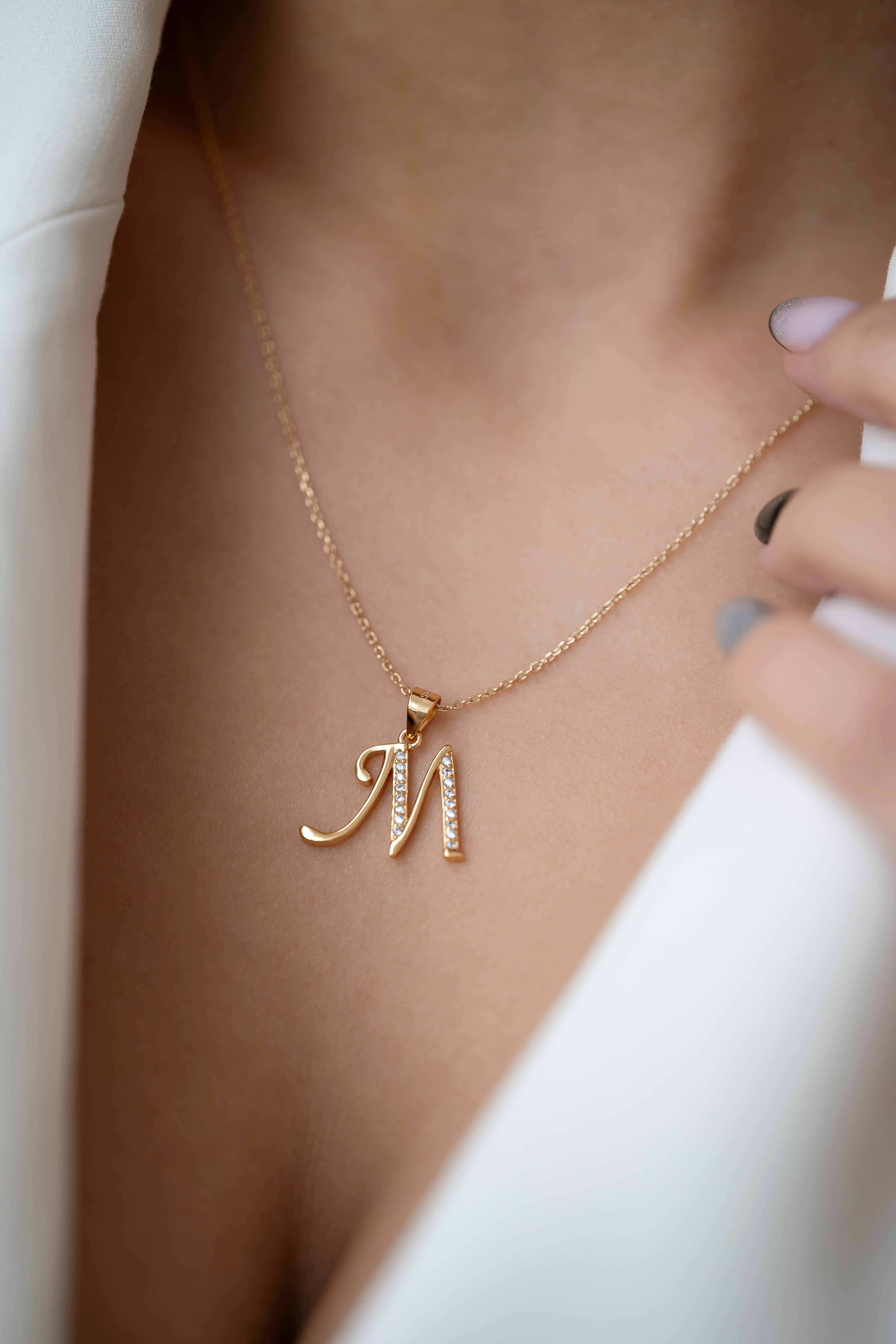 Kaklo papuošalas Sparkle Initial Gold