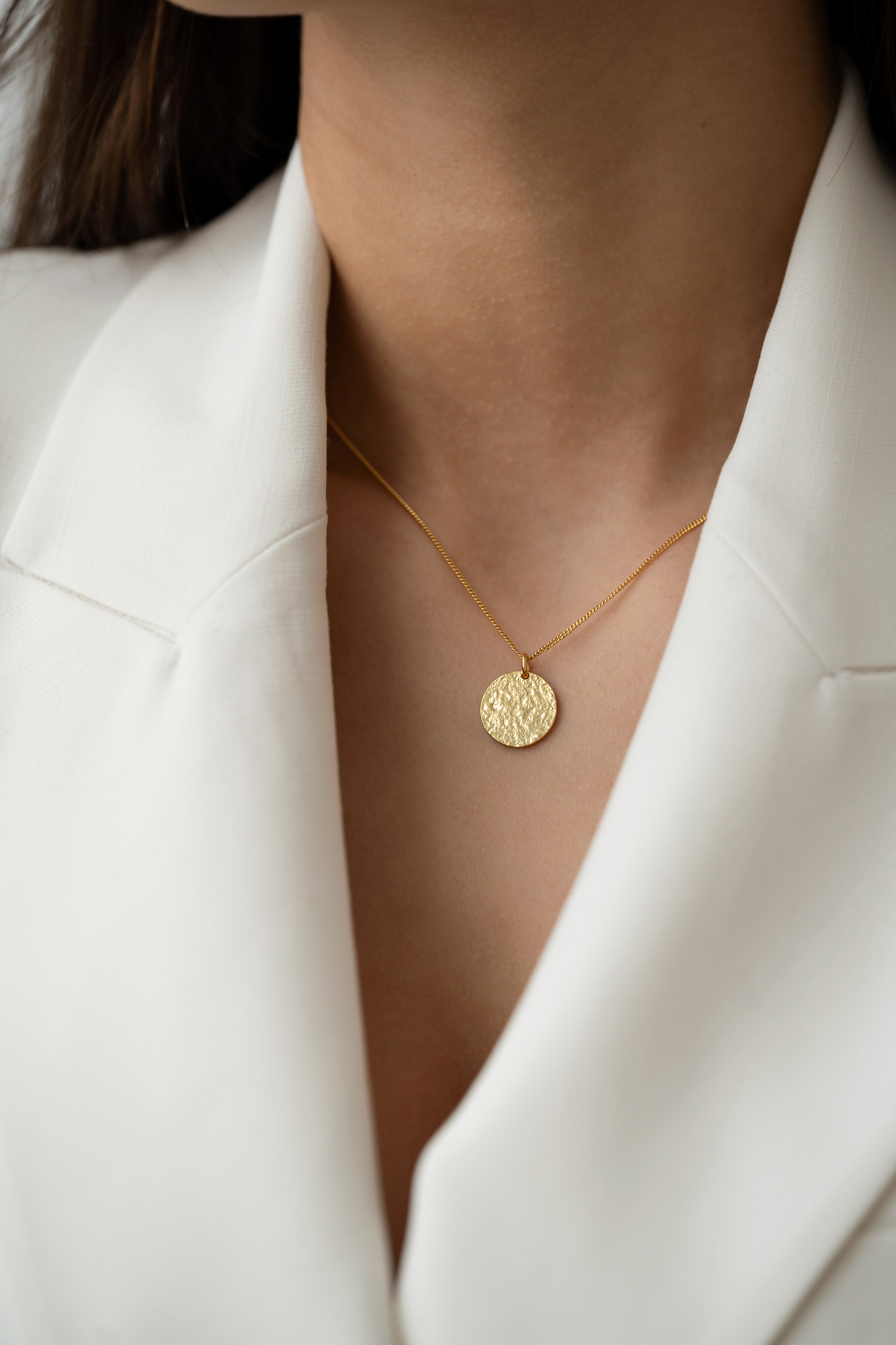 Kaelakee Medallion Gold