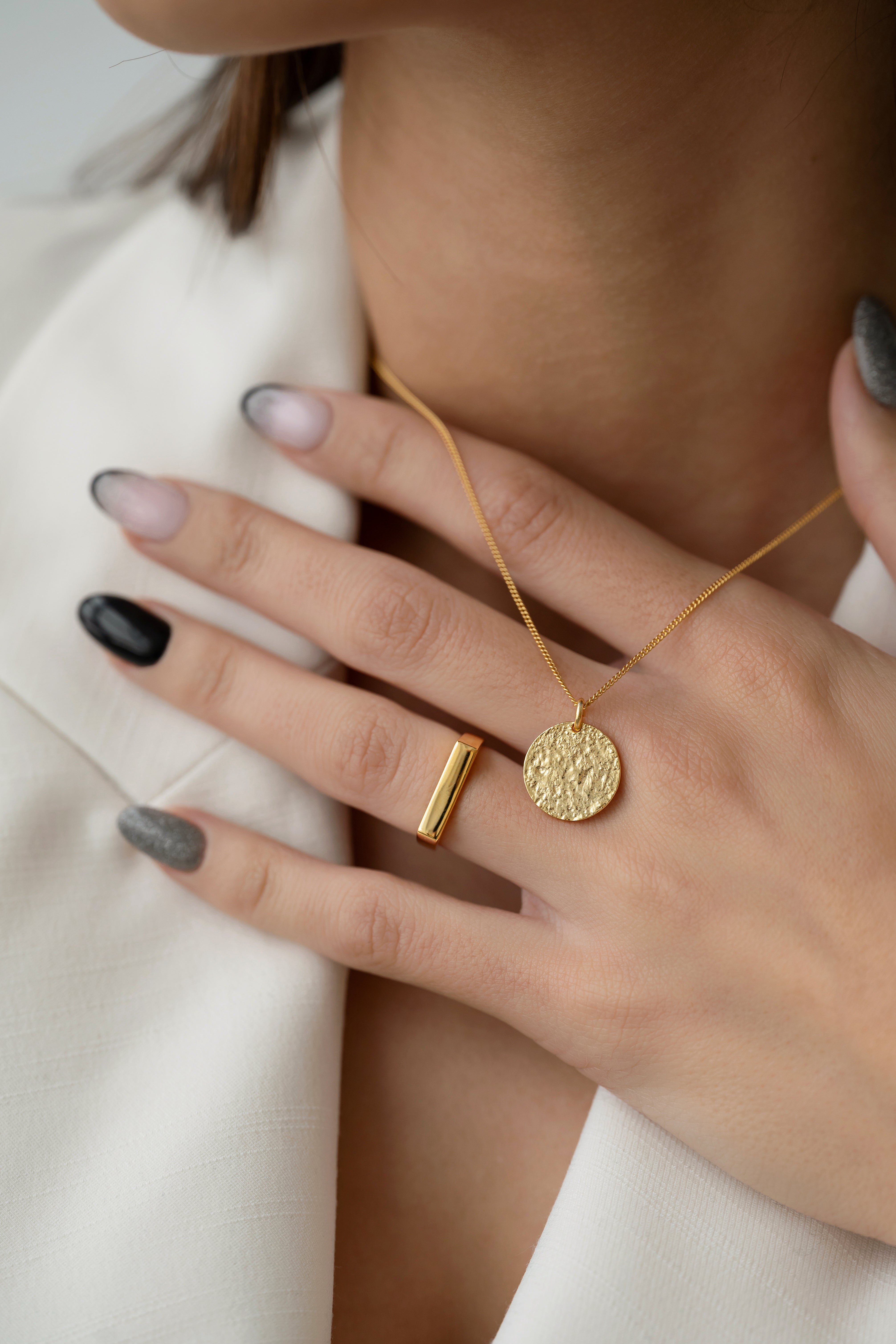 Kaelakee Medallion Gold