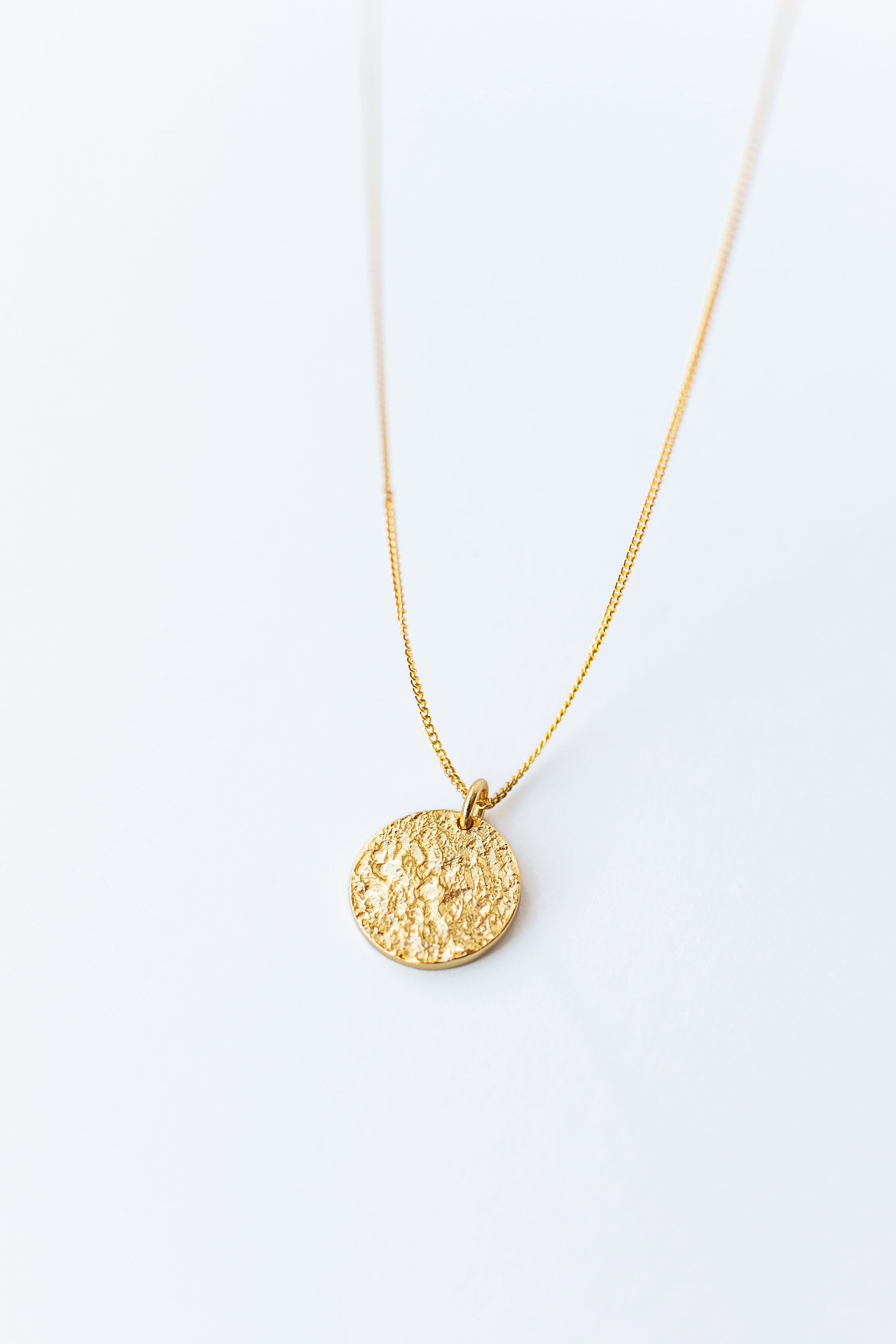 Kaelakee Medallion Gold