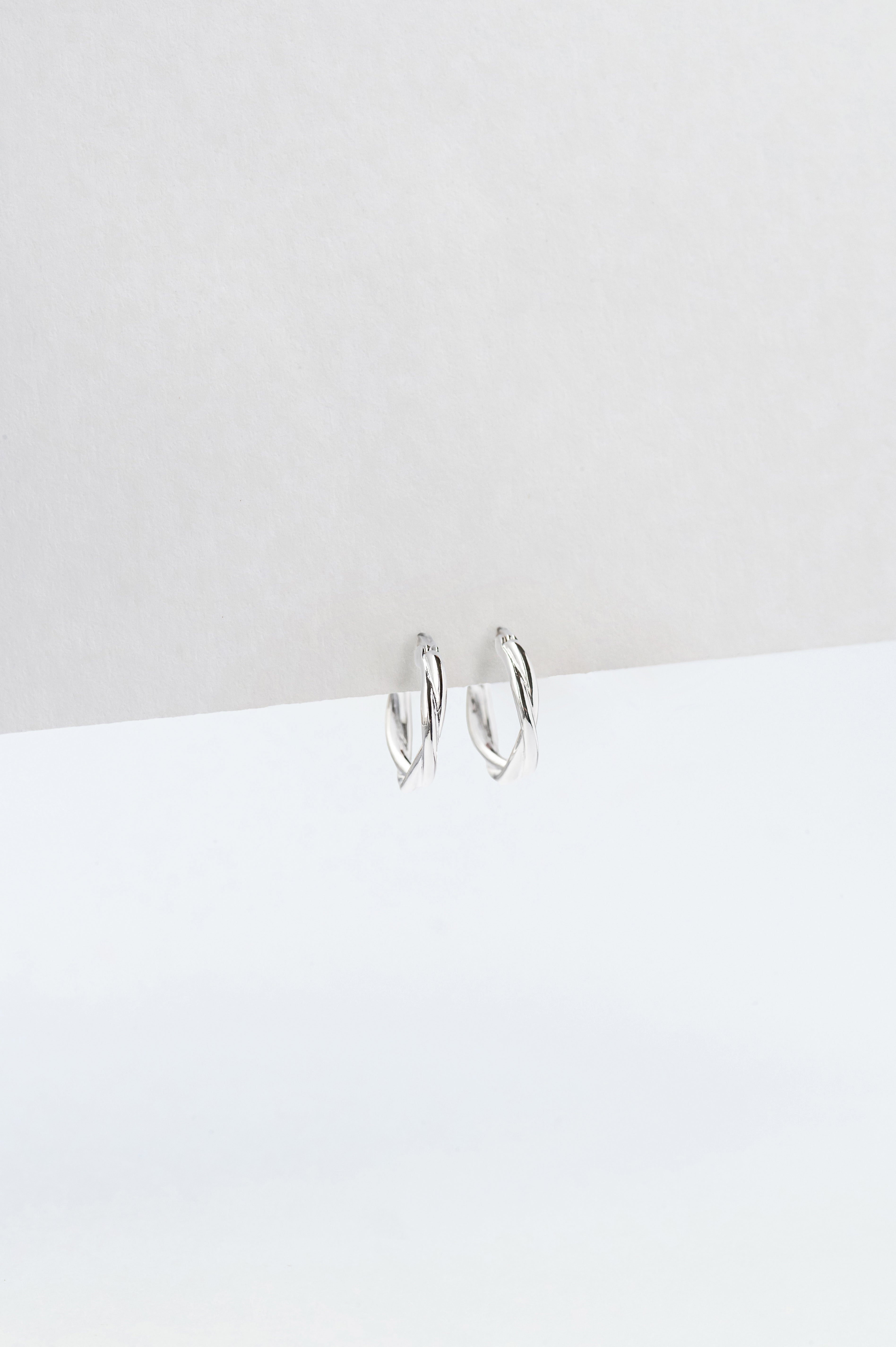 Auskari TWISTED HOOP 925 sudraba