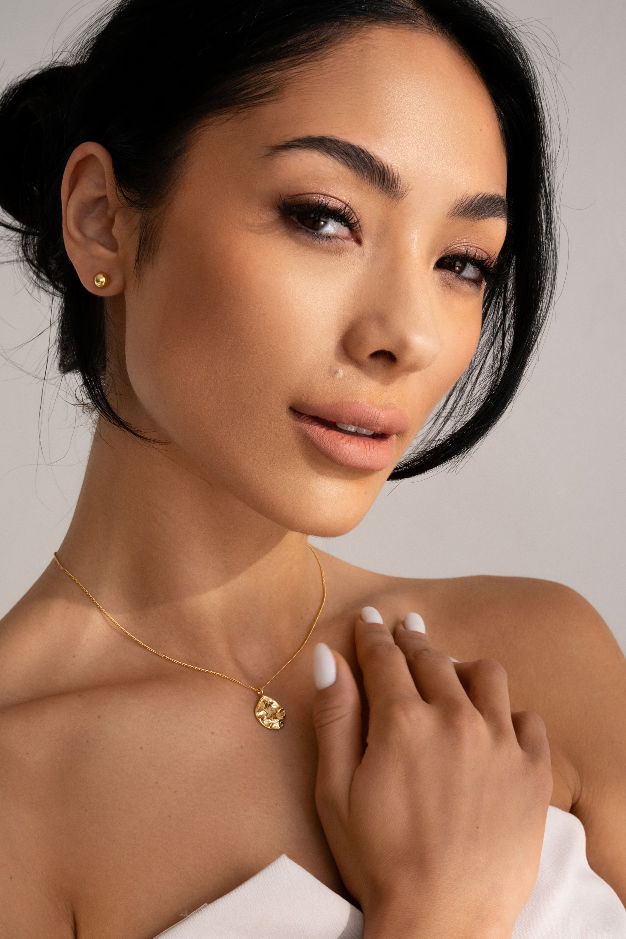 Necklace Oval Medallion Gold