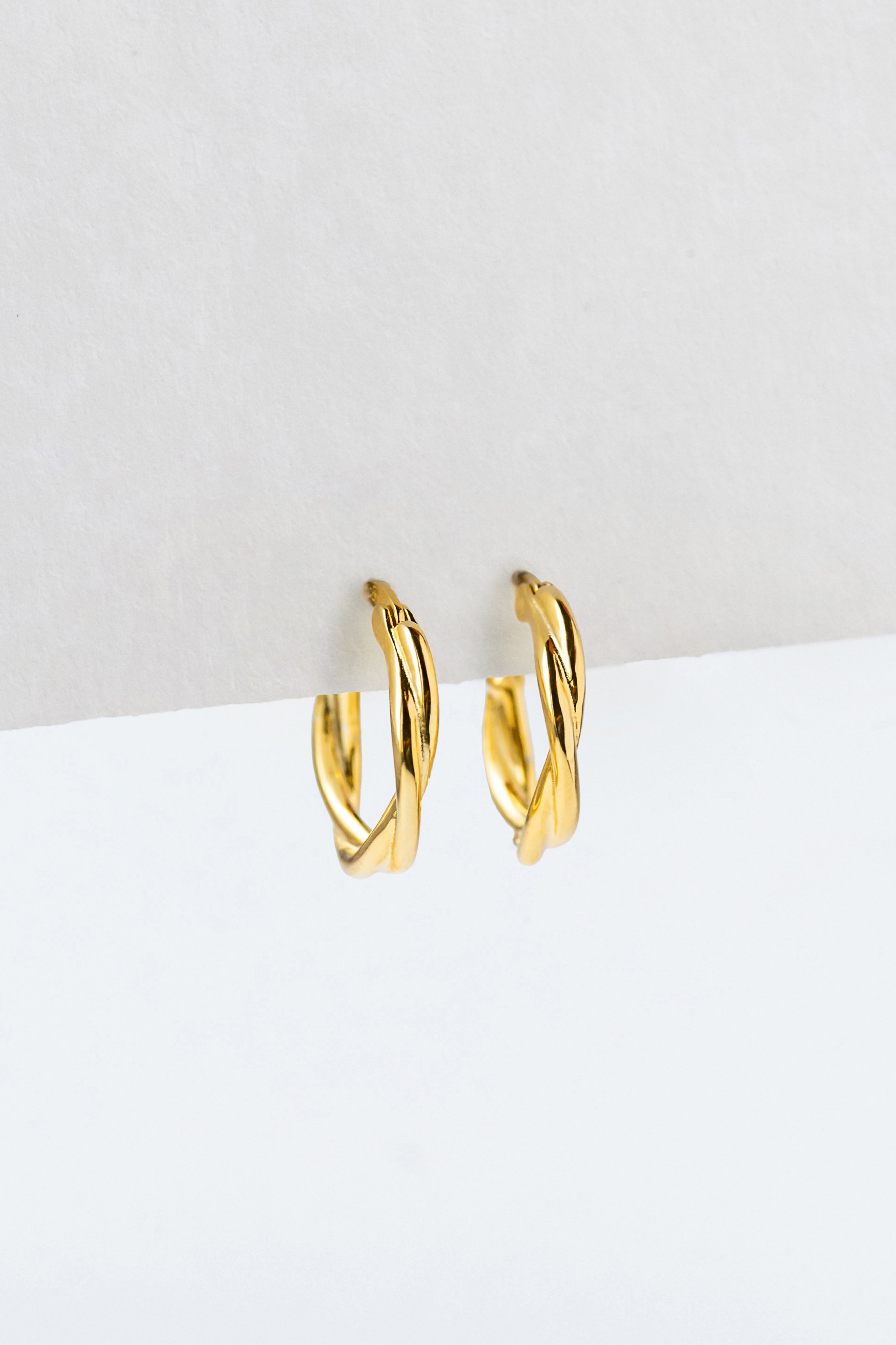 Gold-plated earrings TWISTED HOOP 925 sidabras